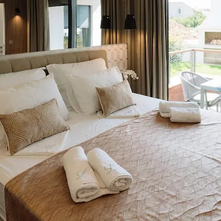 Lena Luxury Iii