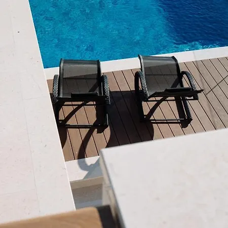 Lena Luxury Iii