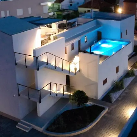 Lena Luxury Iii *